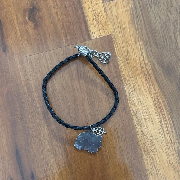 NWOT Black Braided Bracelet with Pig Charm/ 4 Leaf Clover - Picture 2 of 3